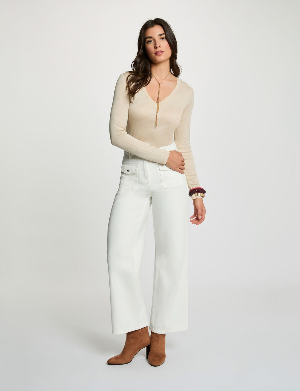 T-shirt cintr&eacute; col v ivoire femme