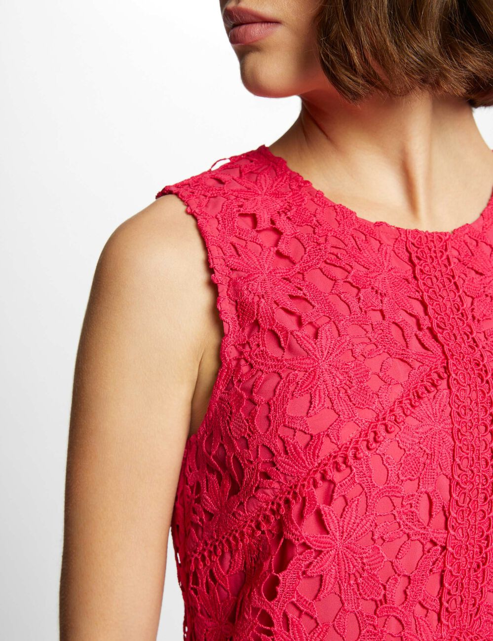 Robe courte droite dentelle framboise femme