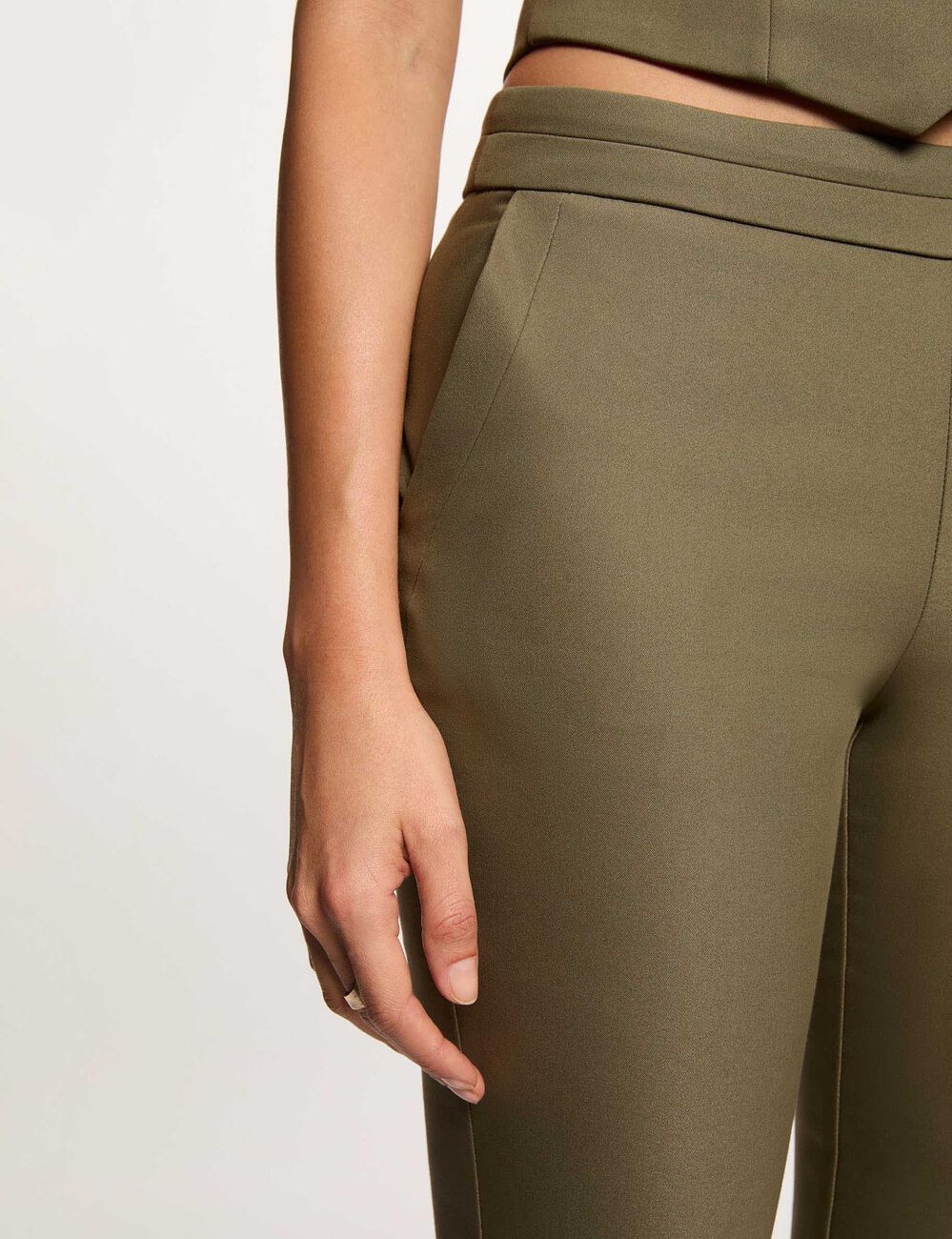 Pantalon cigarette 7/8&egrave;me vert kaki femme