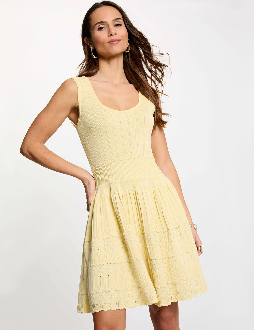 Robe tricot courte col v jaune pastel femme