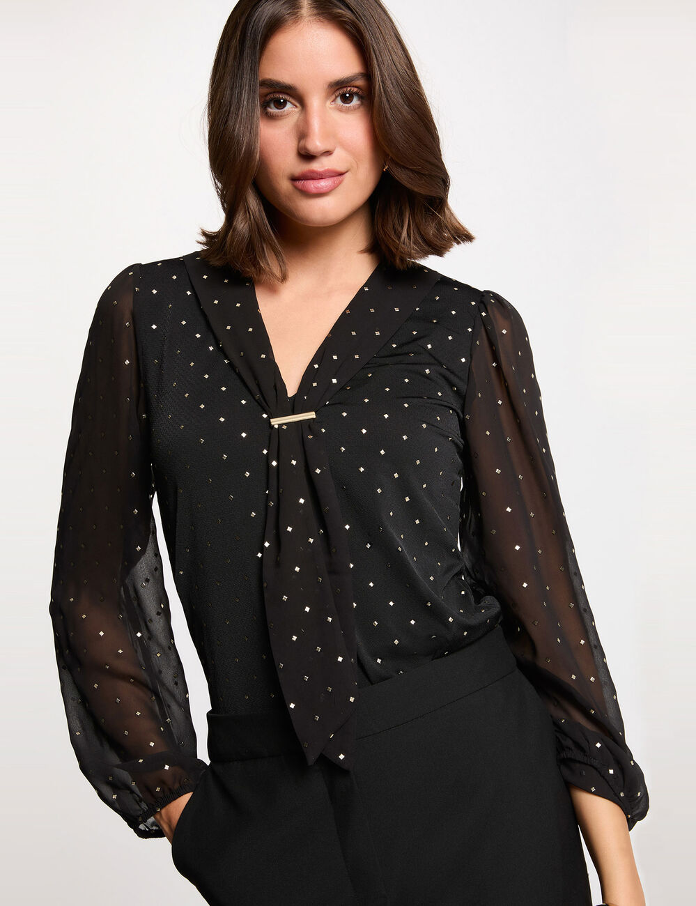 T-shirt met lavallièrekraag zwart vrouw