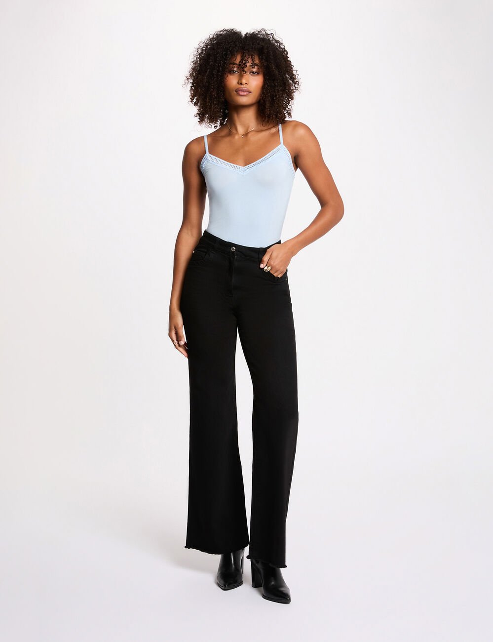 Débardeur bretelles fines bande dentelle bleu ciel femme