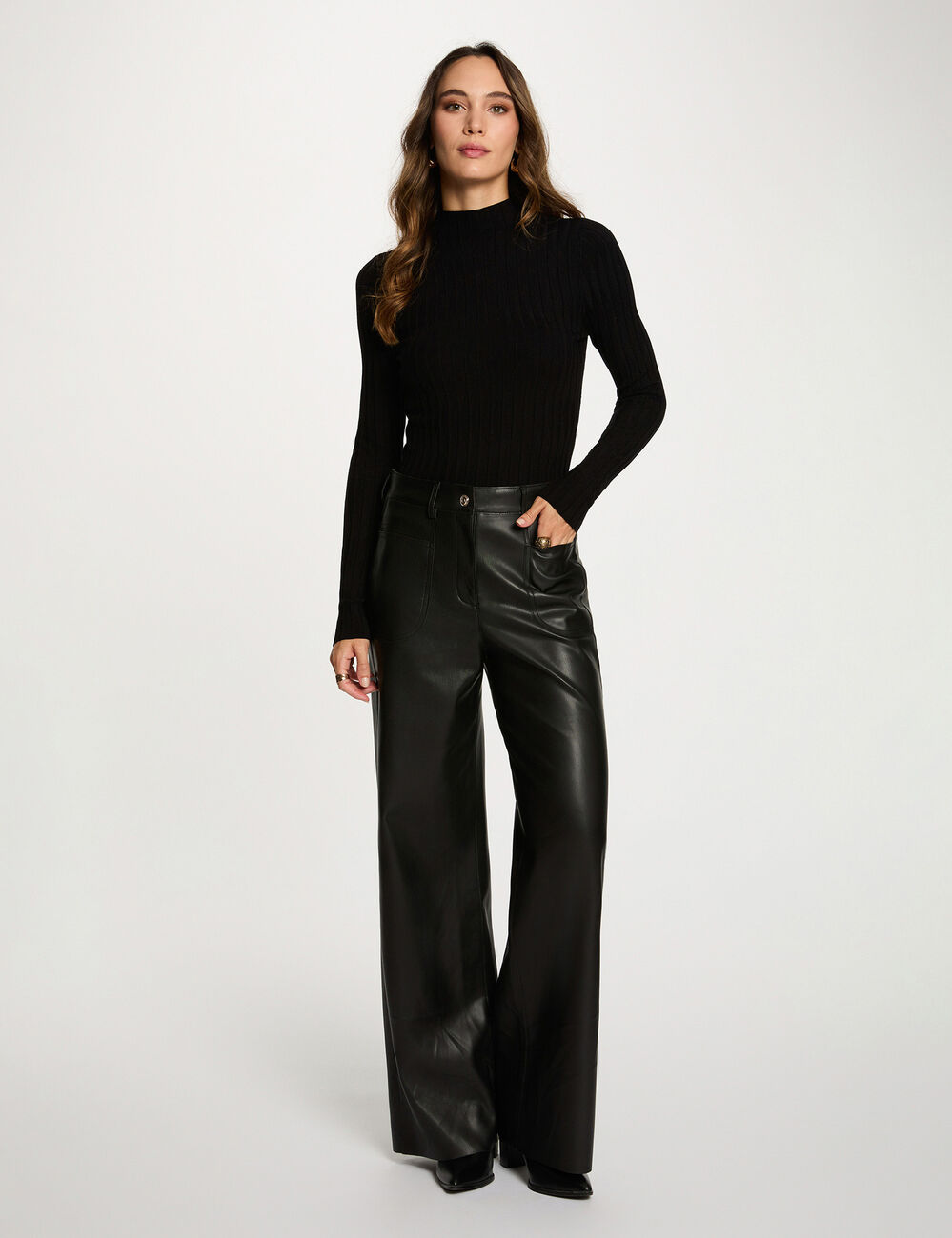 Pull cintr&eacute; col montant noir femme