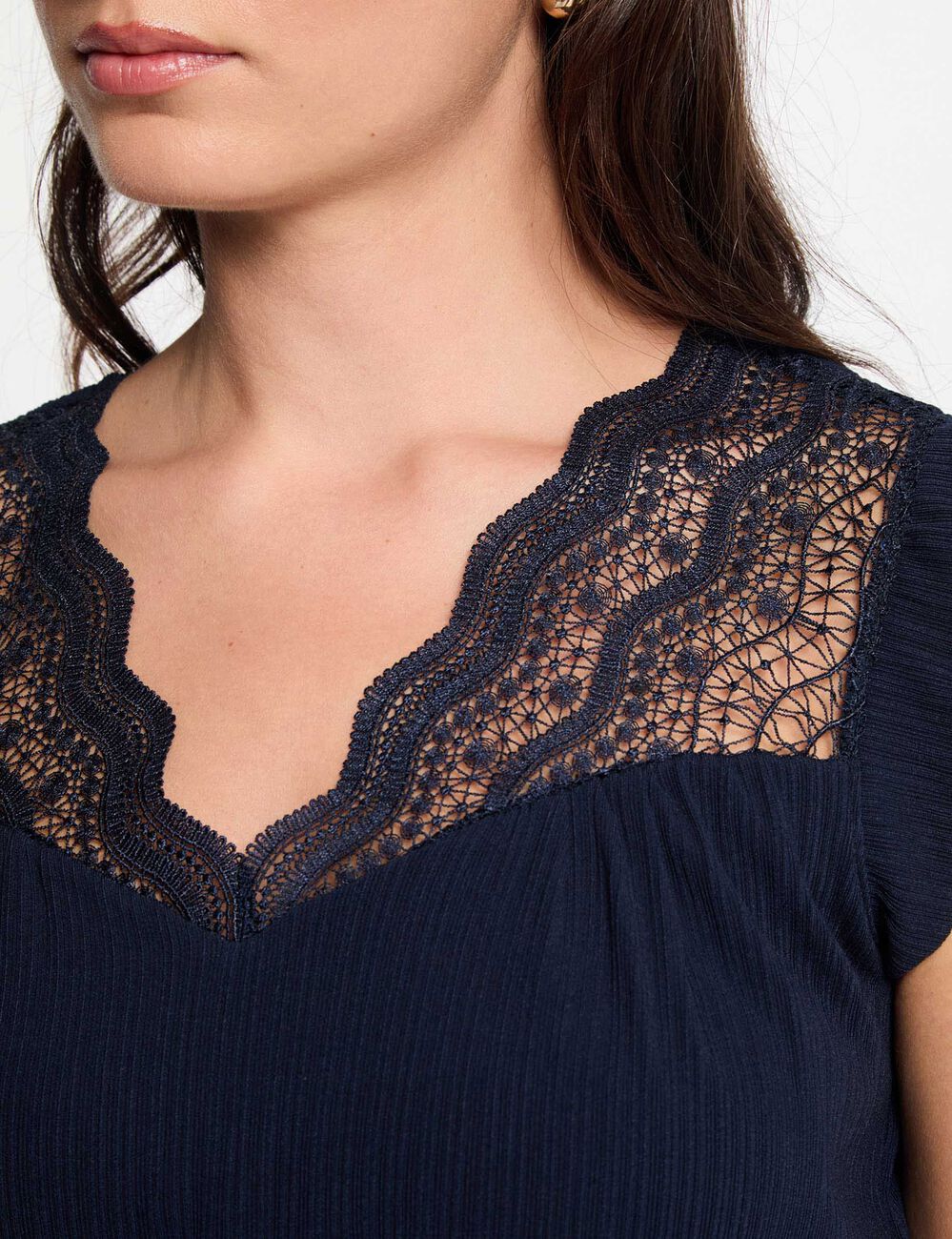 Top pliss&eacute; avec dentelle bleu marine femme