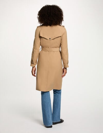 beige vrouw