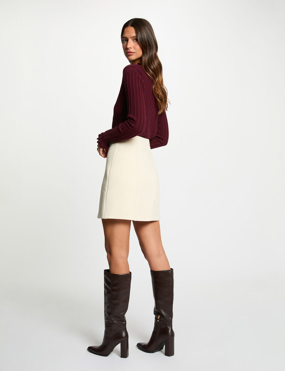 Jupe courte ajust&eacute;e creme femme