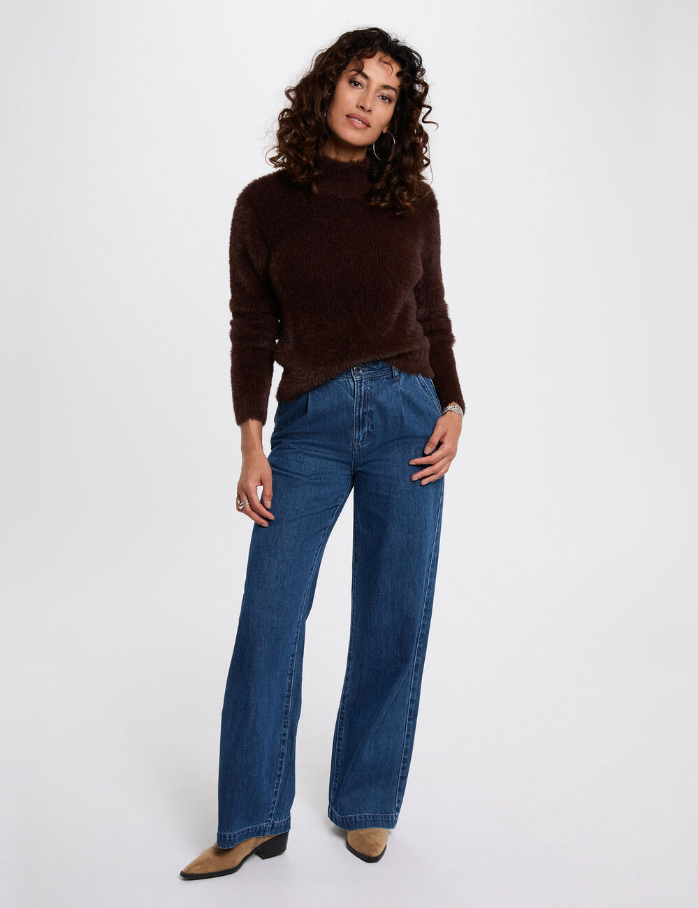Pull court ajusté marron foncé femme