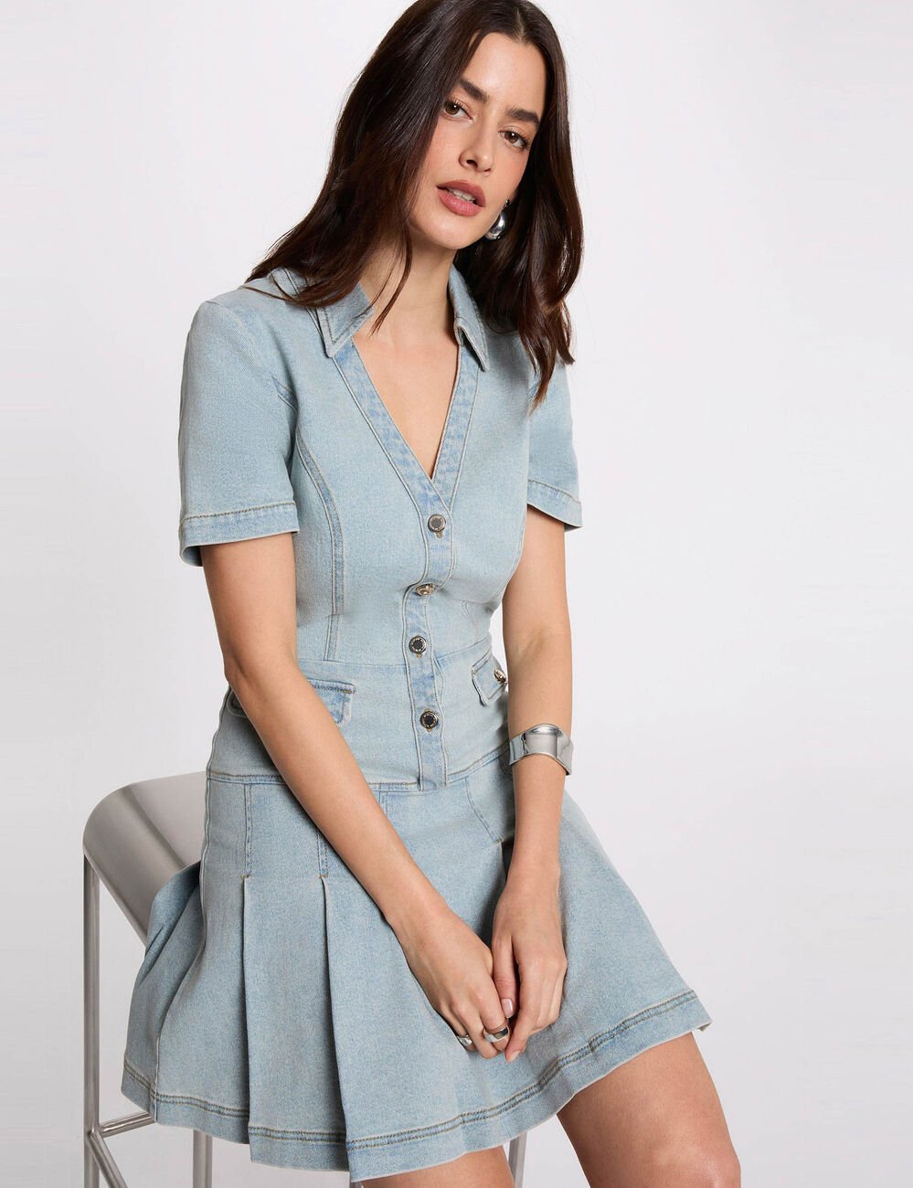 Robe courte trap&egrave;ze en jean denim bleach femme