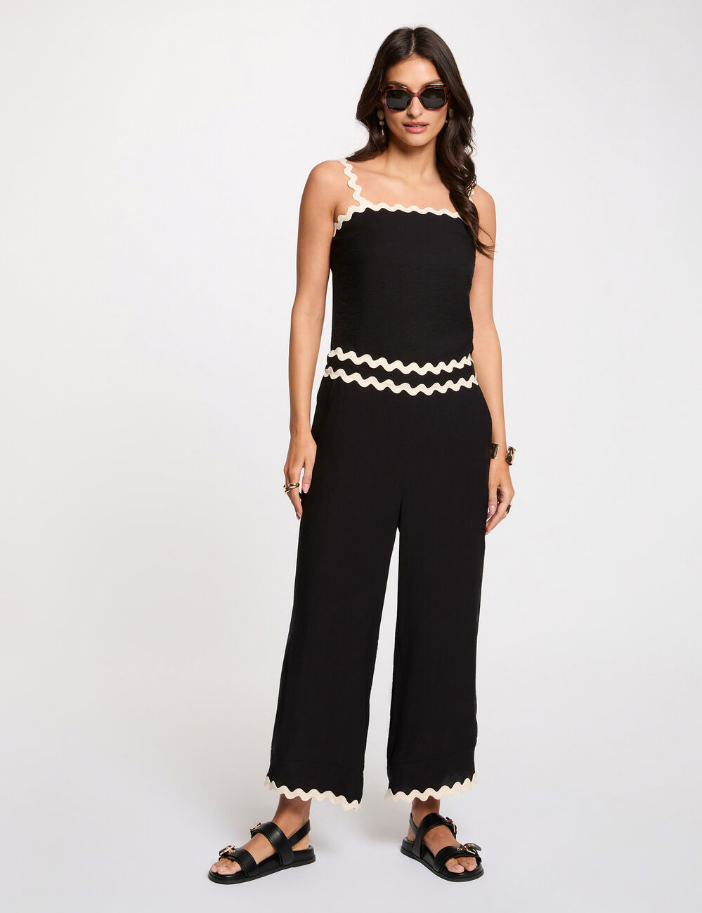 Nauwsluitende top zwart vrouw