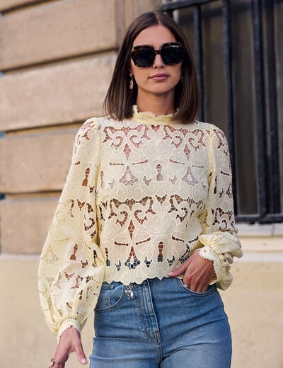 Blouse met borduursel en hoge kraag pastel geel vrouw
