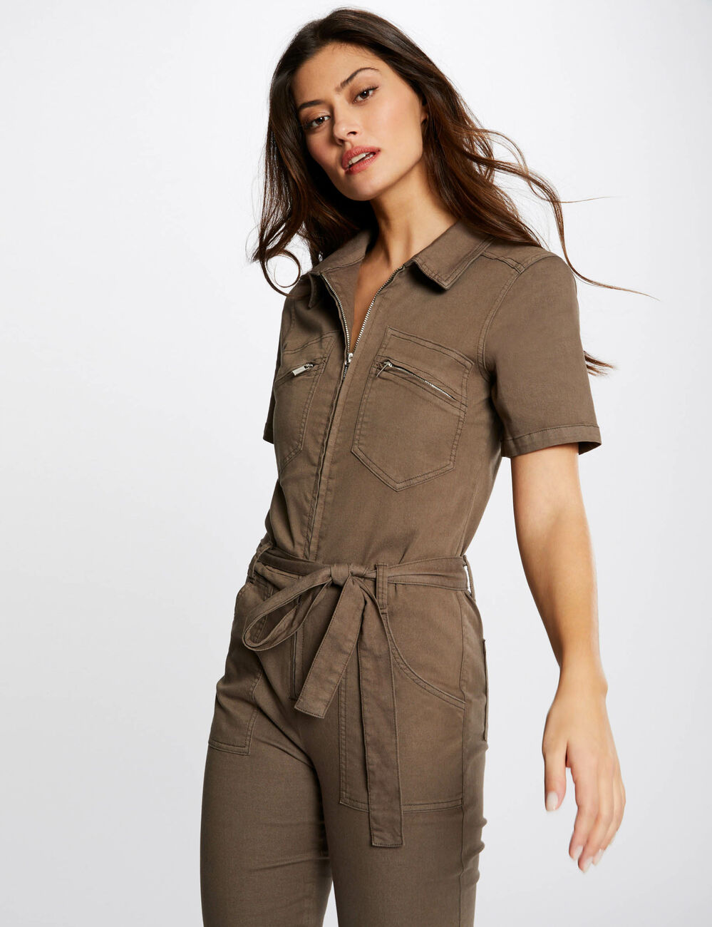 Recht getailleerde jumpsuit met riem brons vrouw
