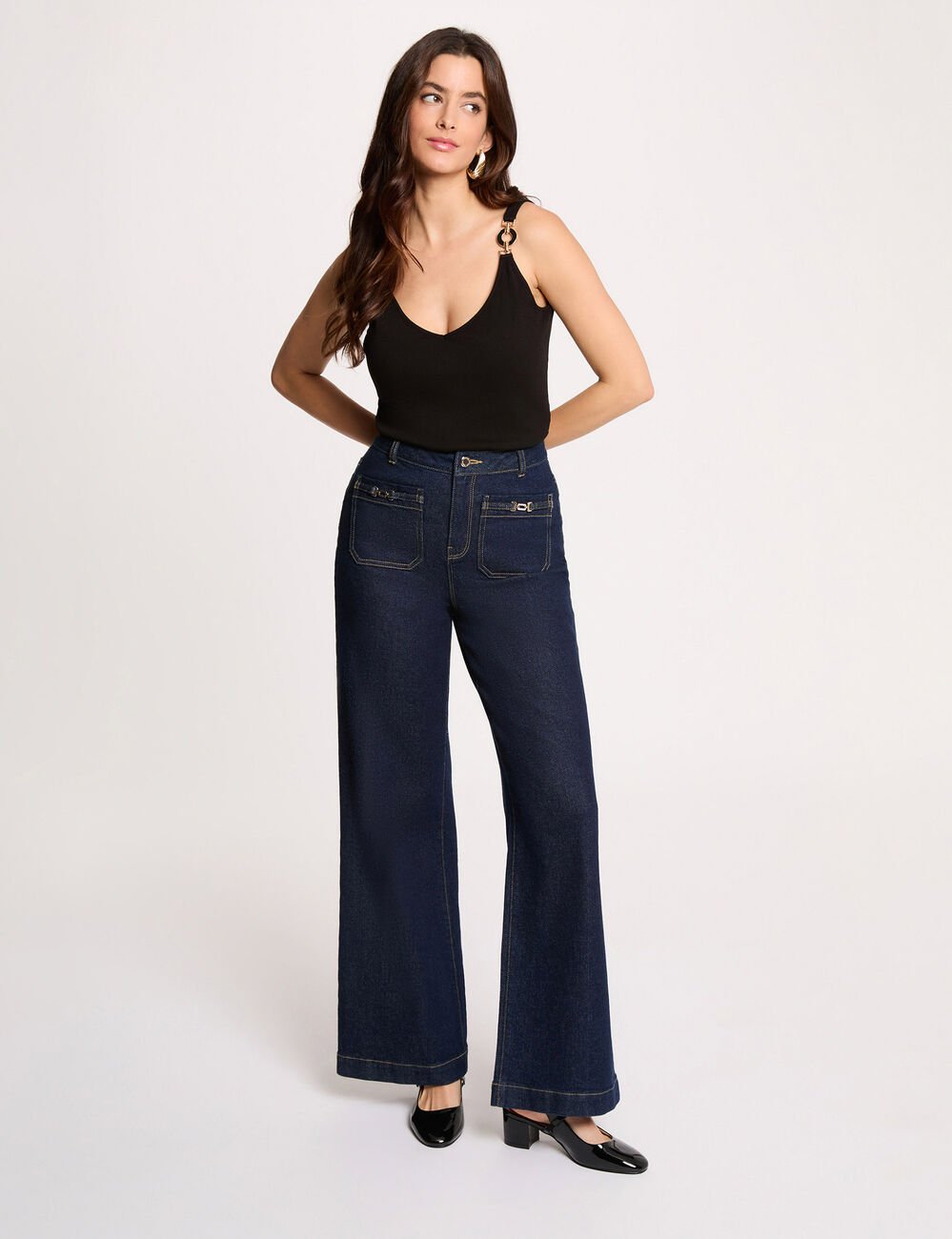 D&eacute;bardeur cintr&eacute; col v noir femme