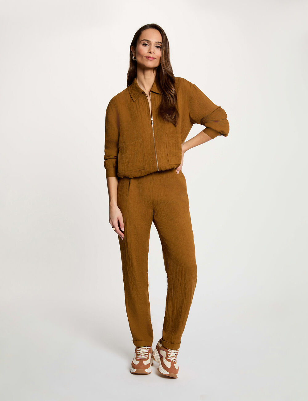 Hoog taille broek met carrot fit camel vrouw