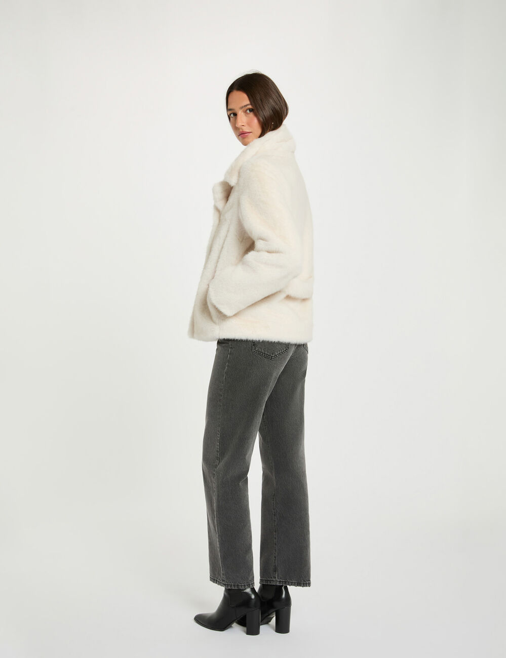 rechte jas met knopen ivoor vrouw Rechte jas met knopen ivoor vrouw