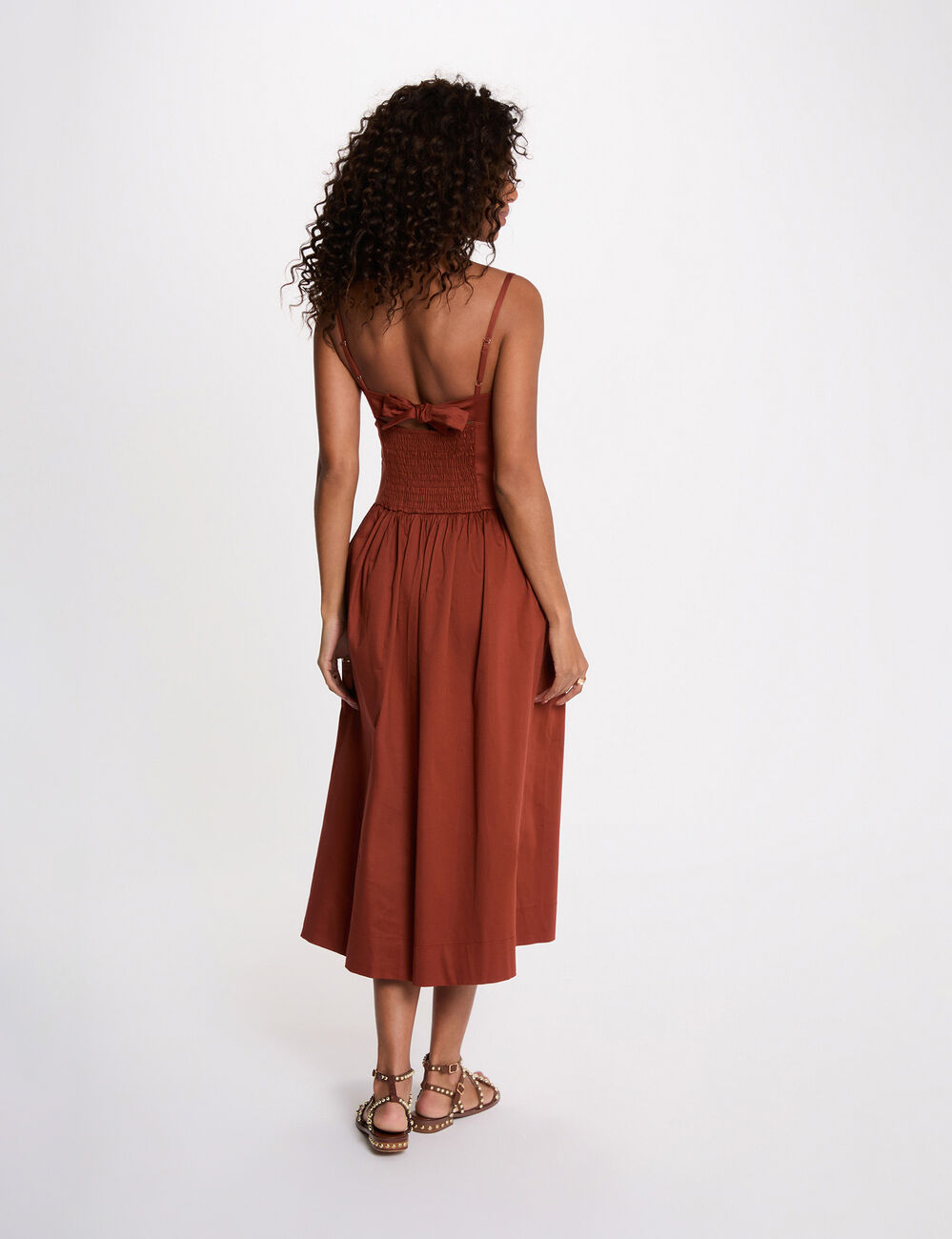 Robe d&eacute;collet&eacute; bretelles fines marron cognac femme