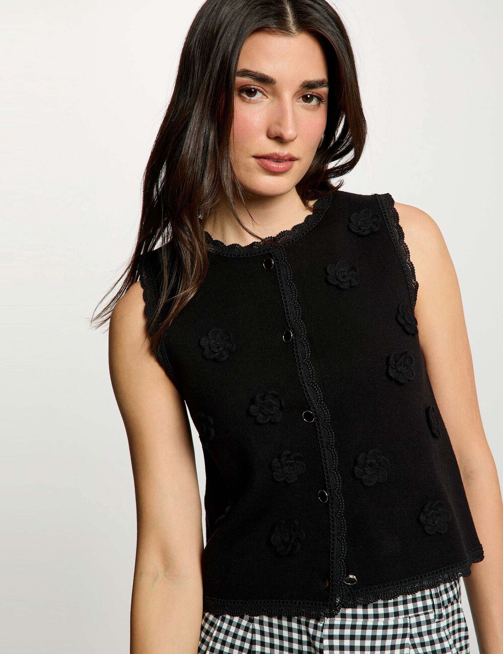 Gilet ajust&eacute; col rond noir femme