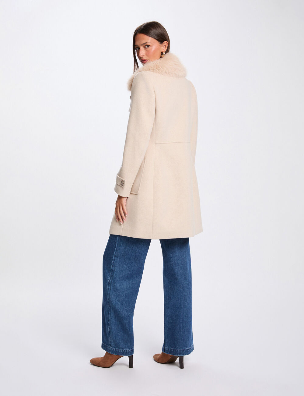 rechte jas met bontkraag beige vrouw Rechte jas met bontkraag beige vrouw