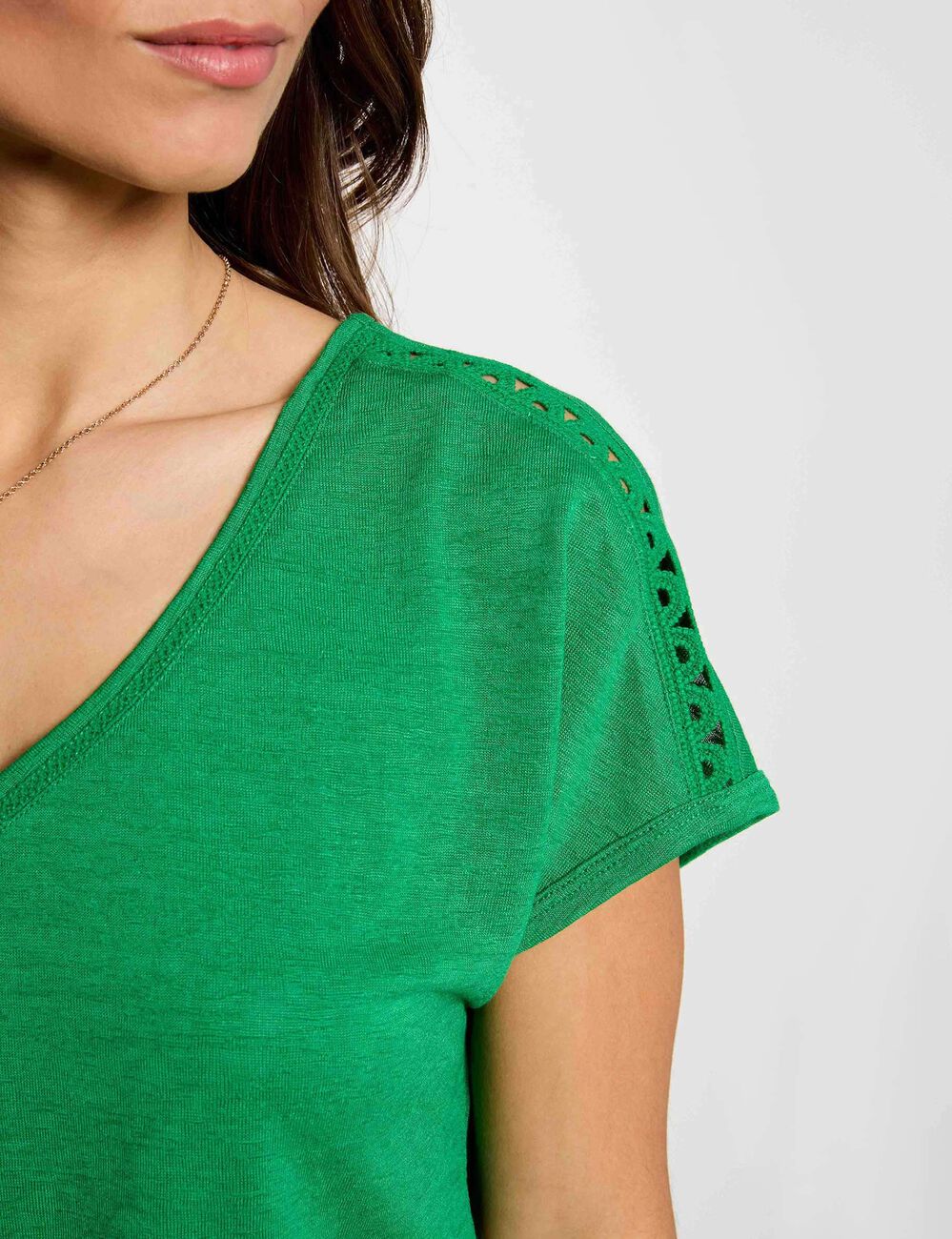 T-shirt met V-hals en korte mouwen weide groen vrouw