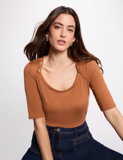 T-shirt cintr&eacute; encolure bateau camel femme
