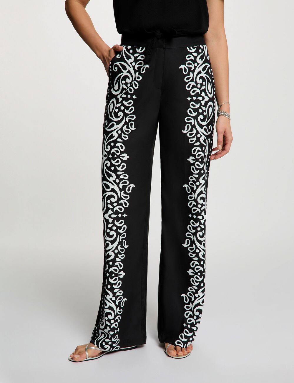 Pantalon fluide imprim&eacute; noir femme