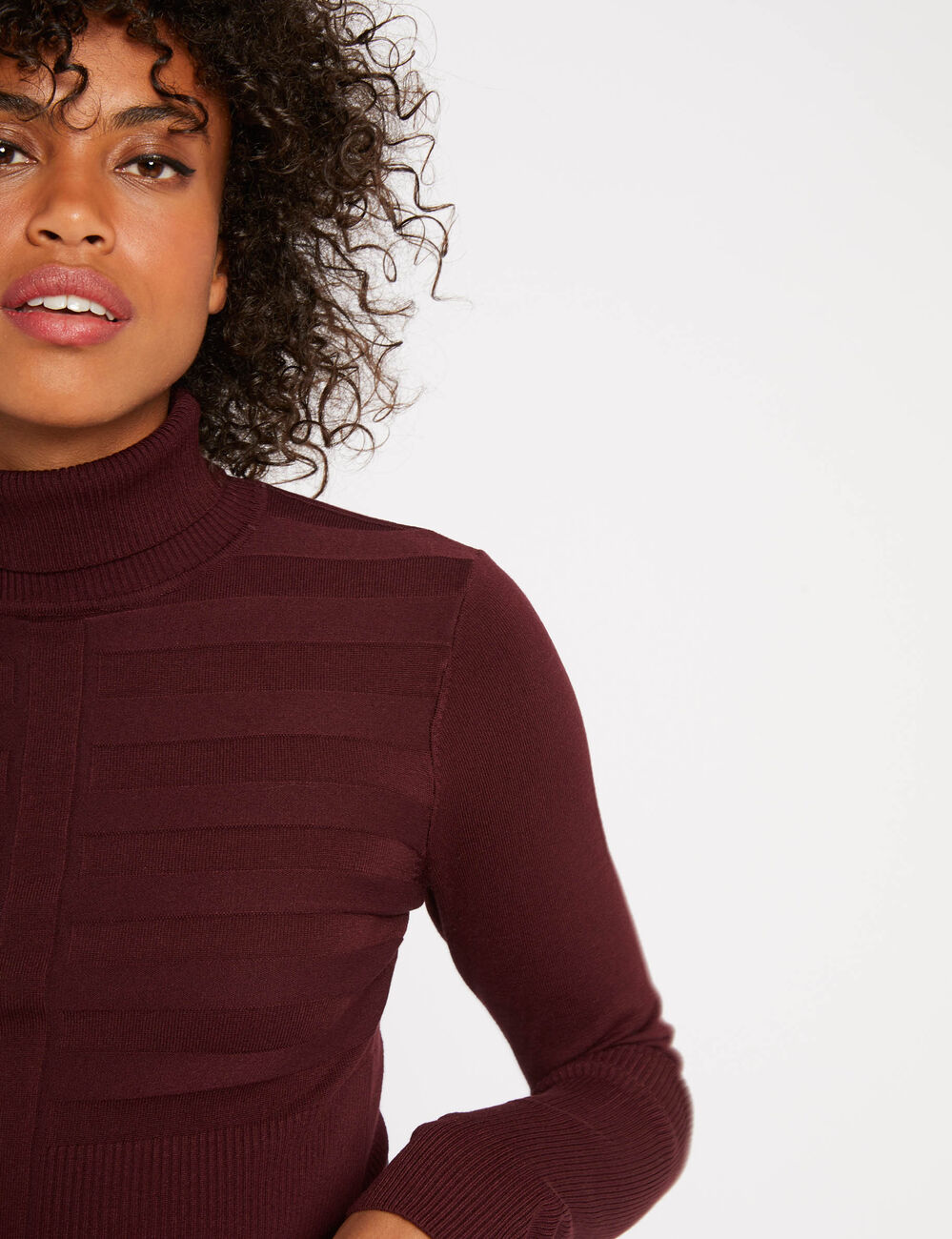 Nauwsluitende coltrui donkerpaars vrouw