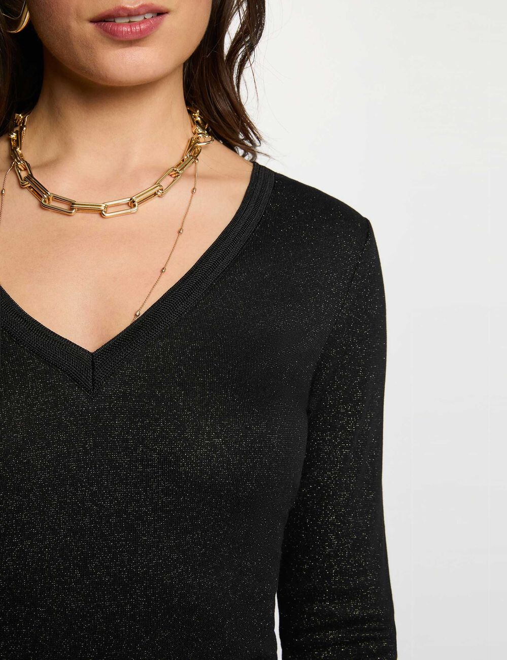 T-shirt cintr&eacute; col v noir femme