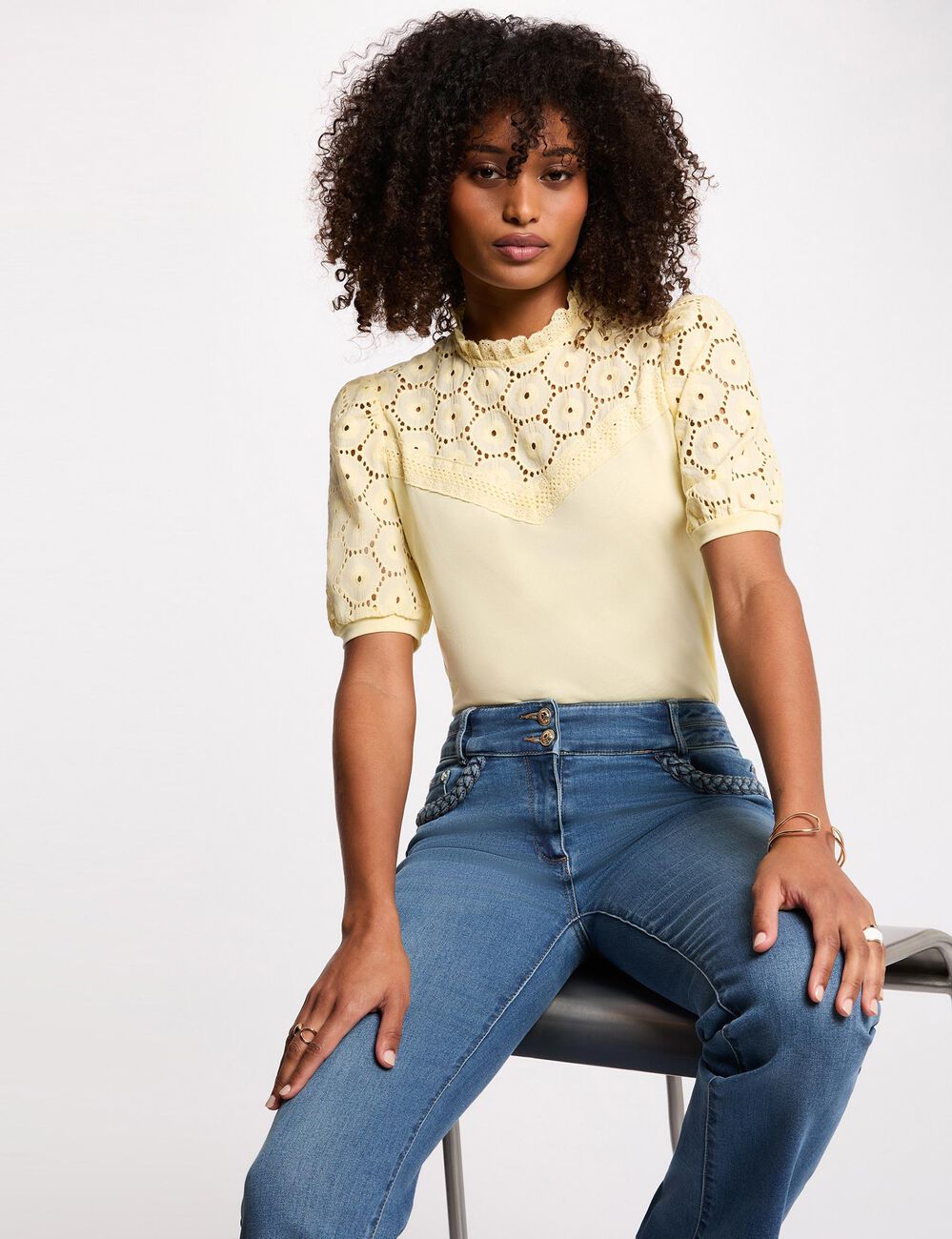 T-shirt manches courtes brod&eacute; jaune pastel femme