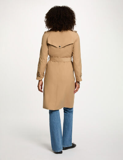 beige vrouw