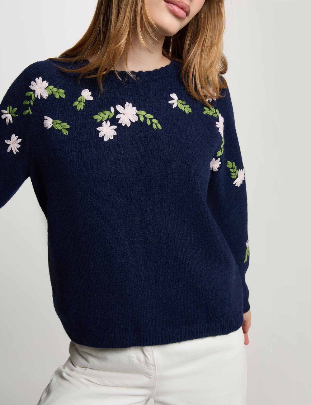 Pull brod&eacute; manches longues bleu marine femme