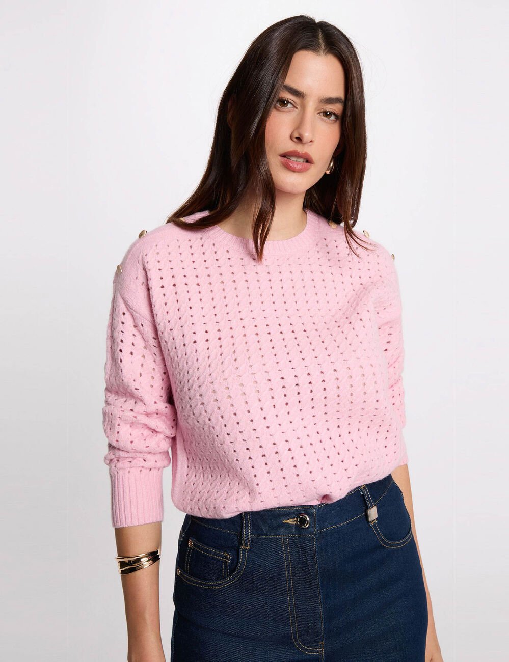 Pull &eacute;paules boutonn&eacute;es rose clair femme