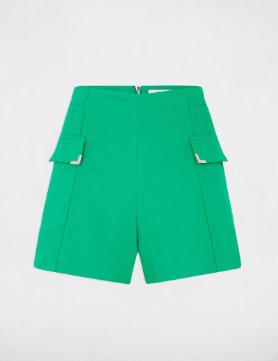 Aansluitende short met kleppen groen vrouw