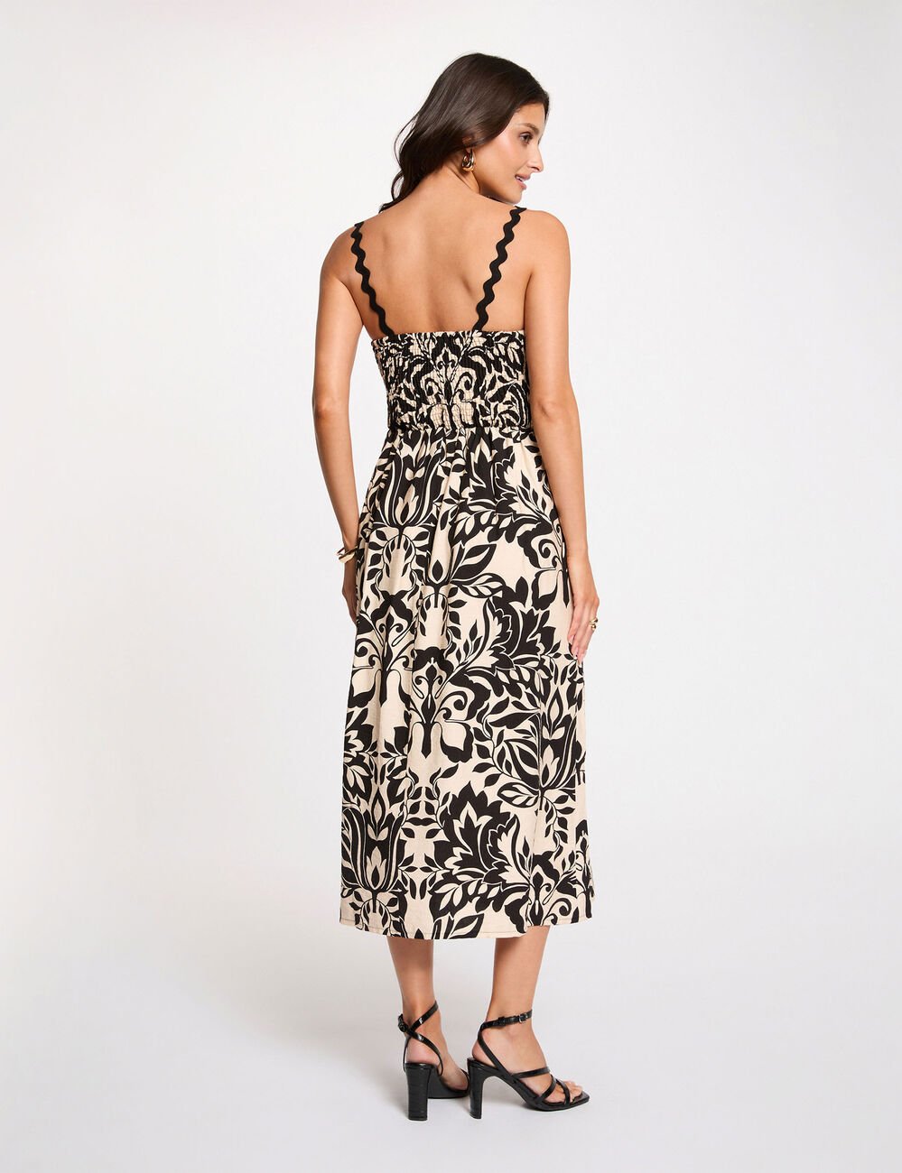 Midirok met vierkante hals. zwart vrouw