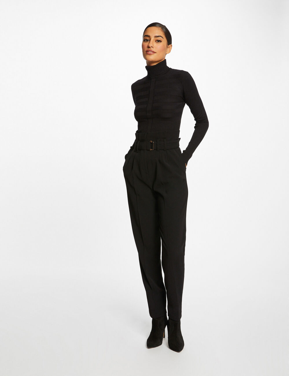 Pull col roul&eacute; cintr&eacute; noir femme