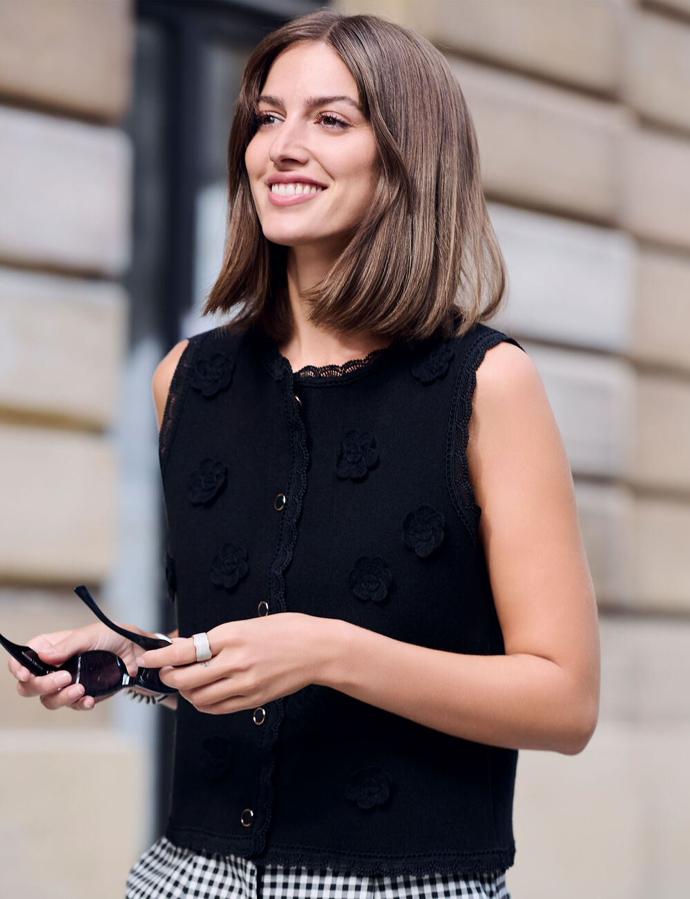 Gilet ajust&eacute; col rond noir femme