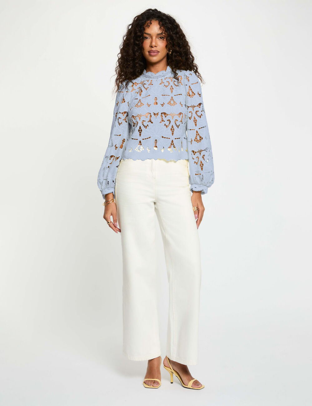 Blouse broderie col montant bleu ciel femme