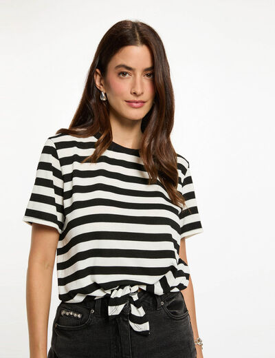 Gestreept cropped T-shirt helder wit vrouw