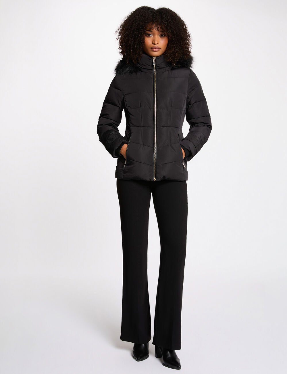 Kort getailleerd donsjack zwart vrouw