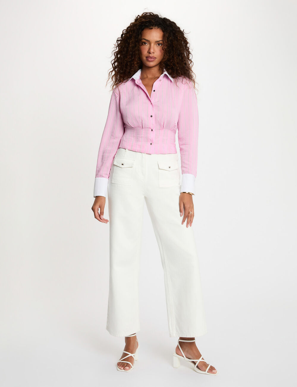 Chemise ajust&eacute;e col v rose femme