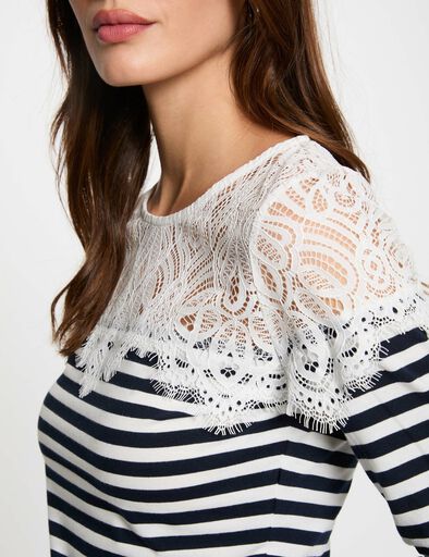 gestreept t shirt met lange mouwen helder wit vrouw Gestreept T-shirt met lange mouwen helder wit vrouw
