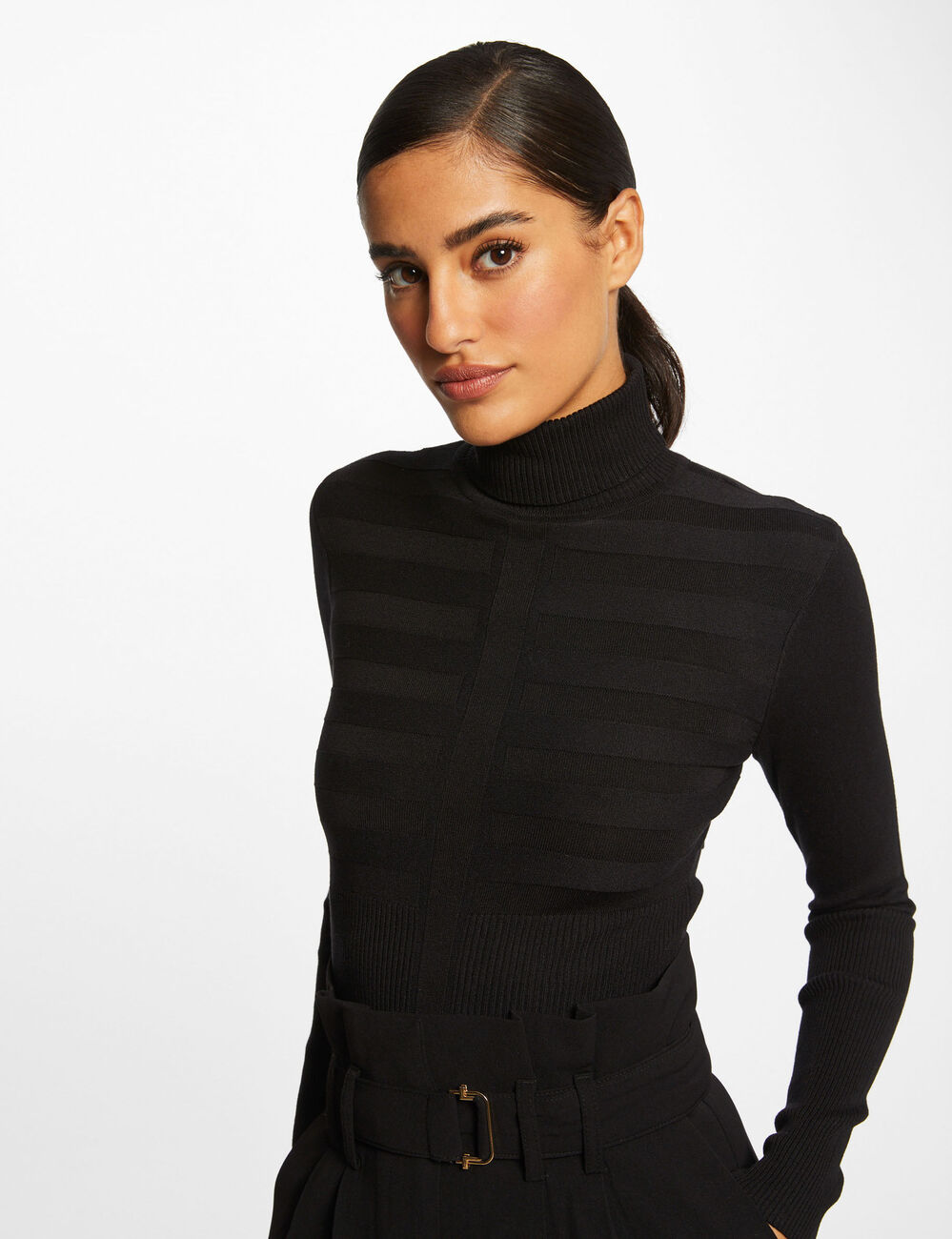 Pull col roul&eacute; cintr&eacute; noir femme
