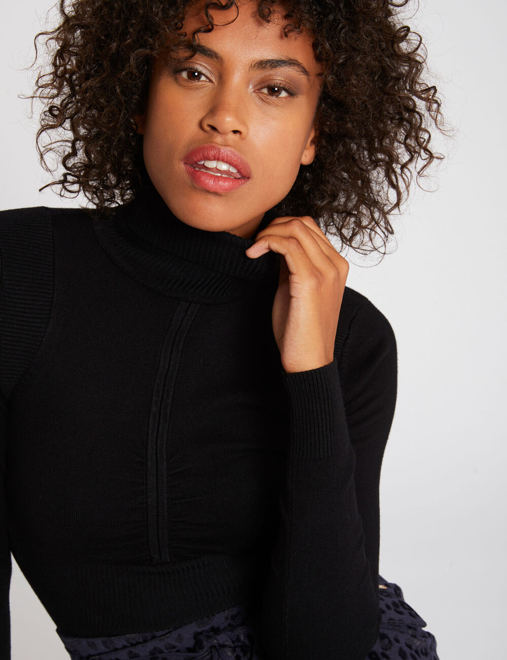 Pull manches longues d&eacute;tail pliss&eacute; noir femme