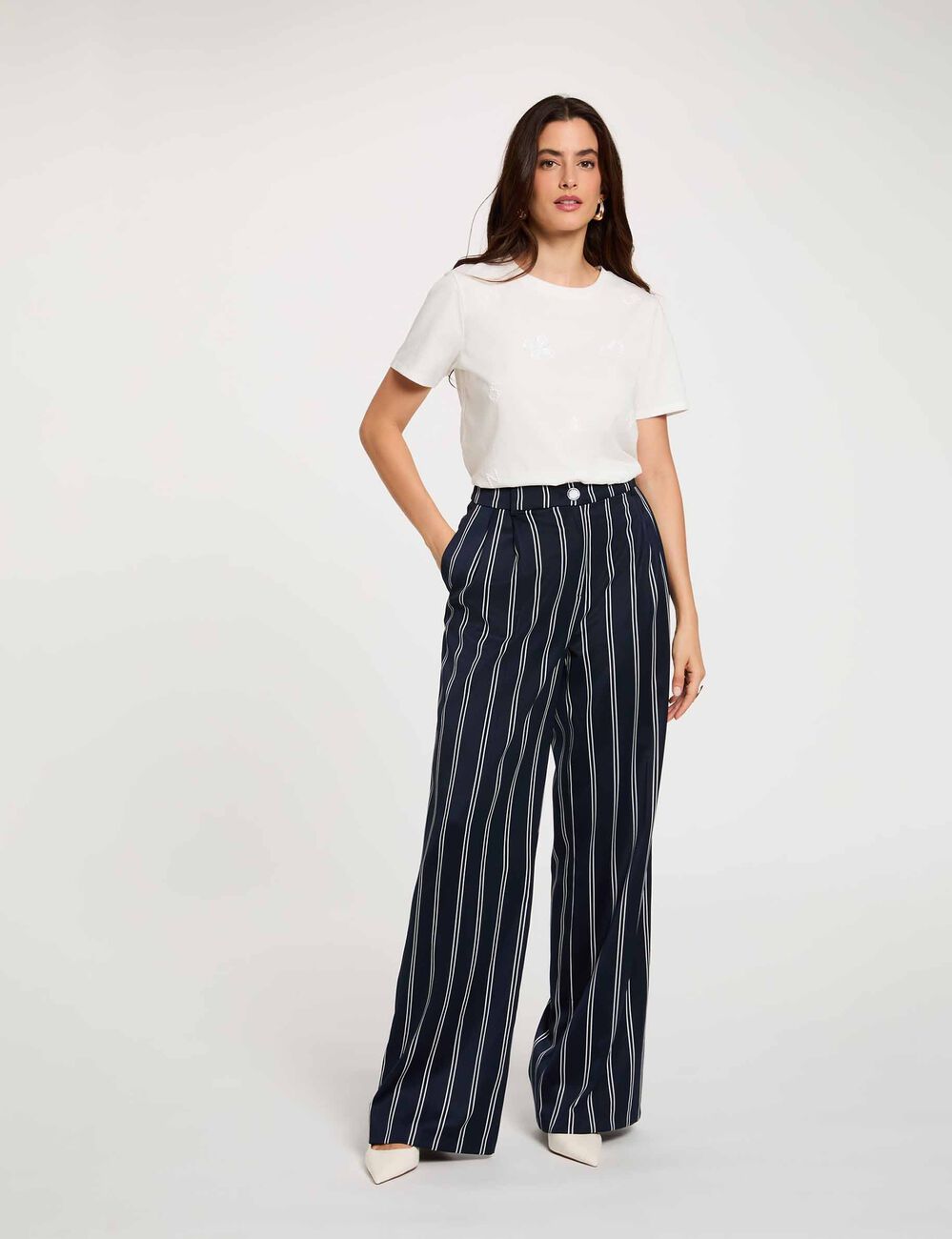 T-shirt brod&eacute; col rond blanc femme