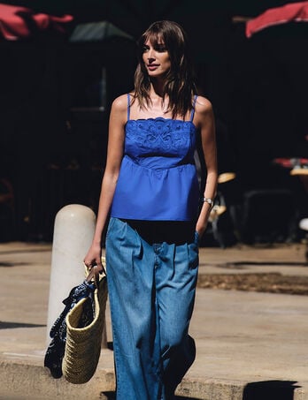 Top brod&eacute; bretelles fines bleu femme