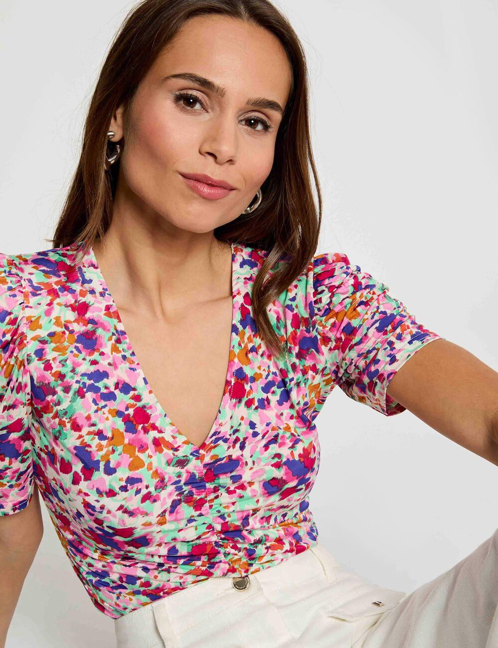 Getailleerd V-hals T-shirt meerkleurig vrouw