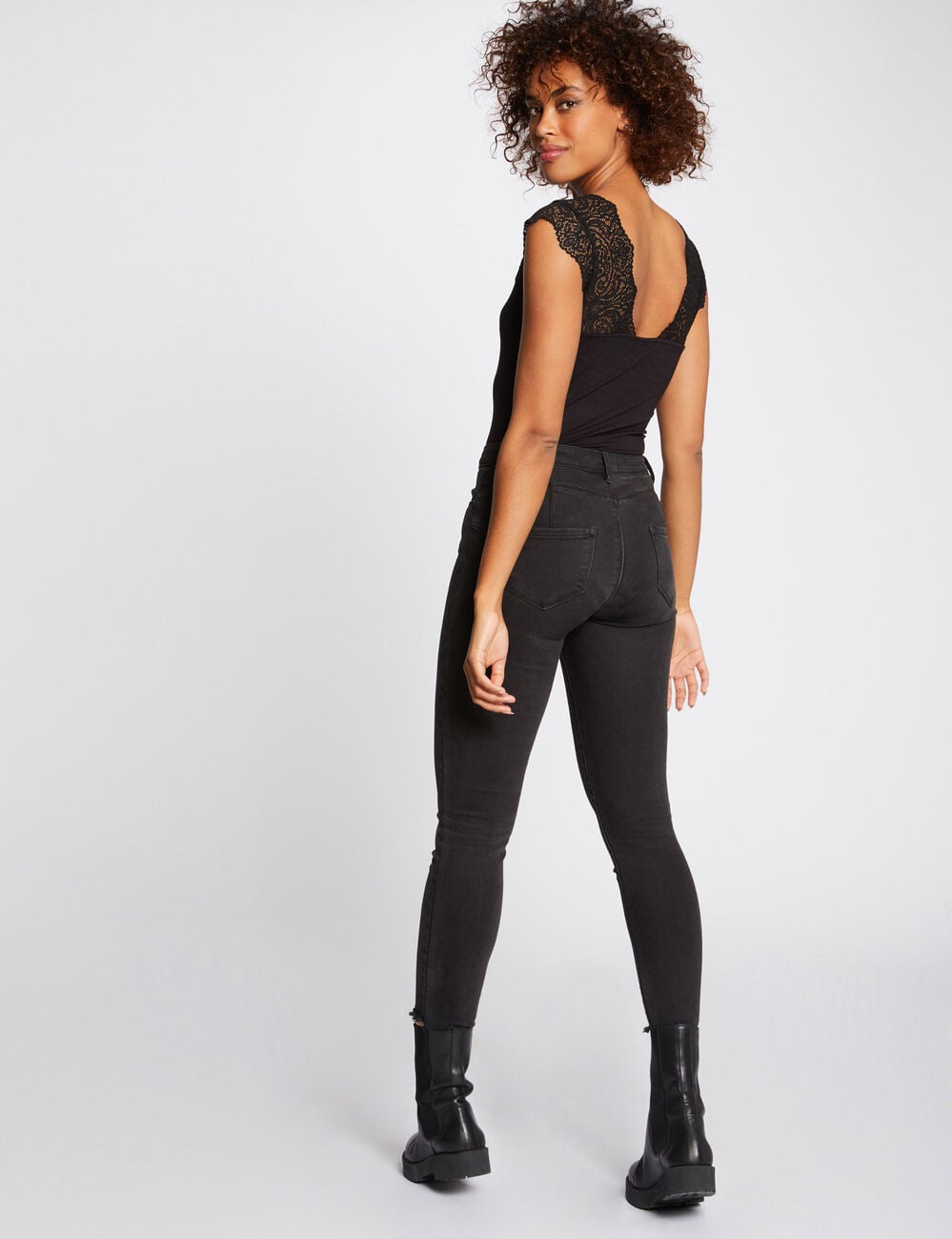 T-shirt manches courtes &agrave; dentelle noir femme