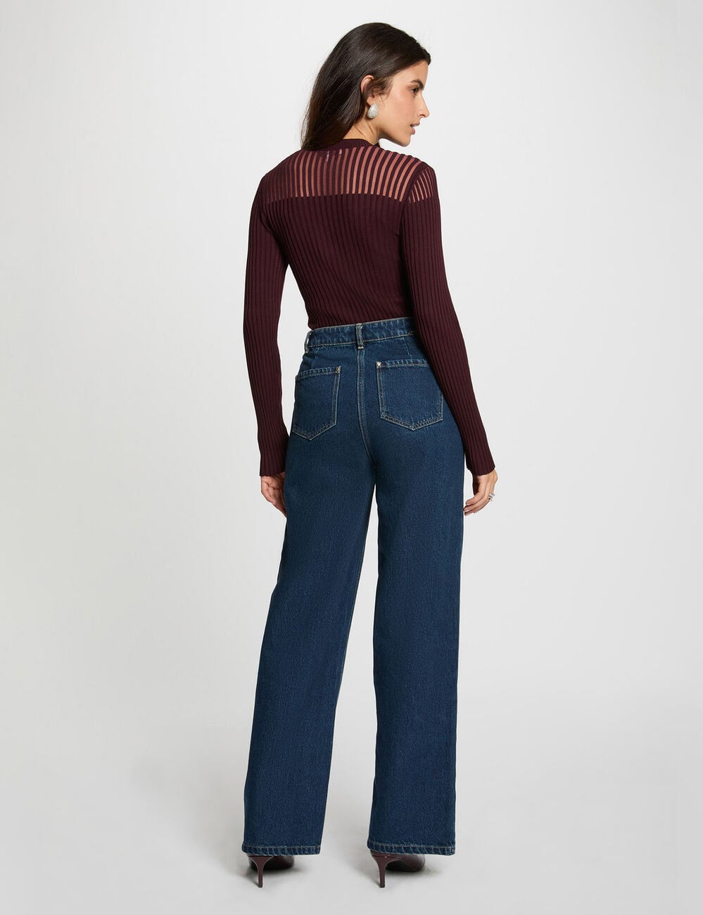 Pull noir cintr&eacute; prune femme