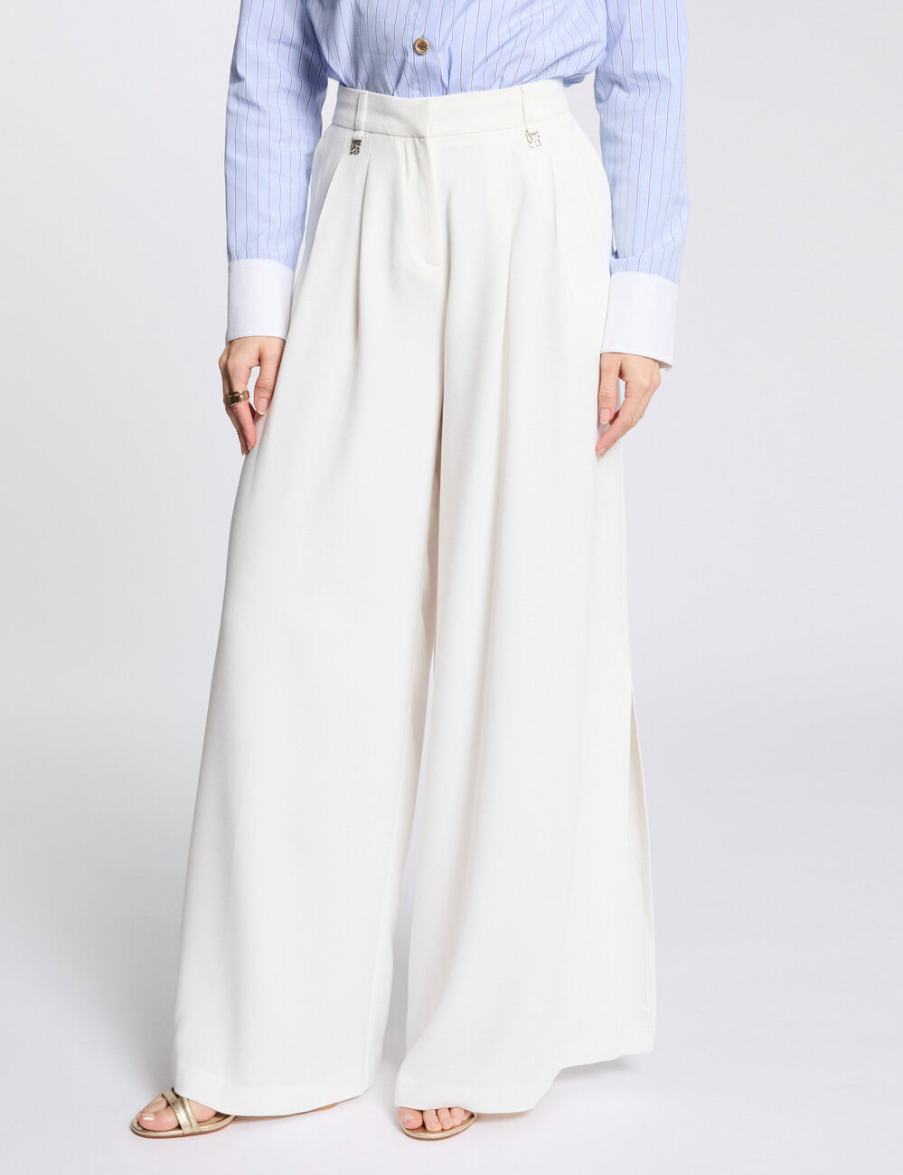 Vloeiende wijde broek helder wit vrouw