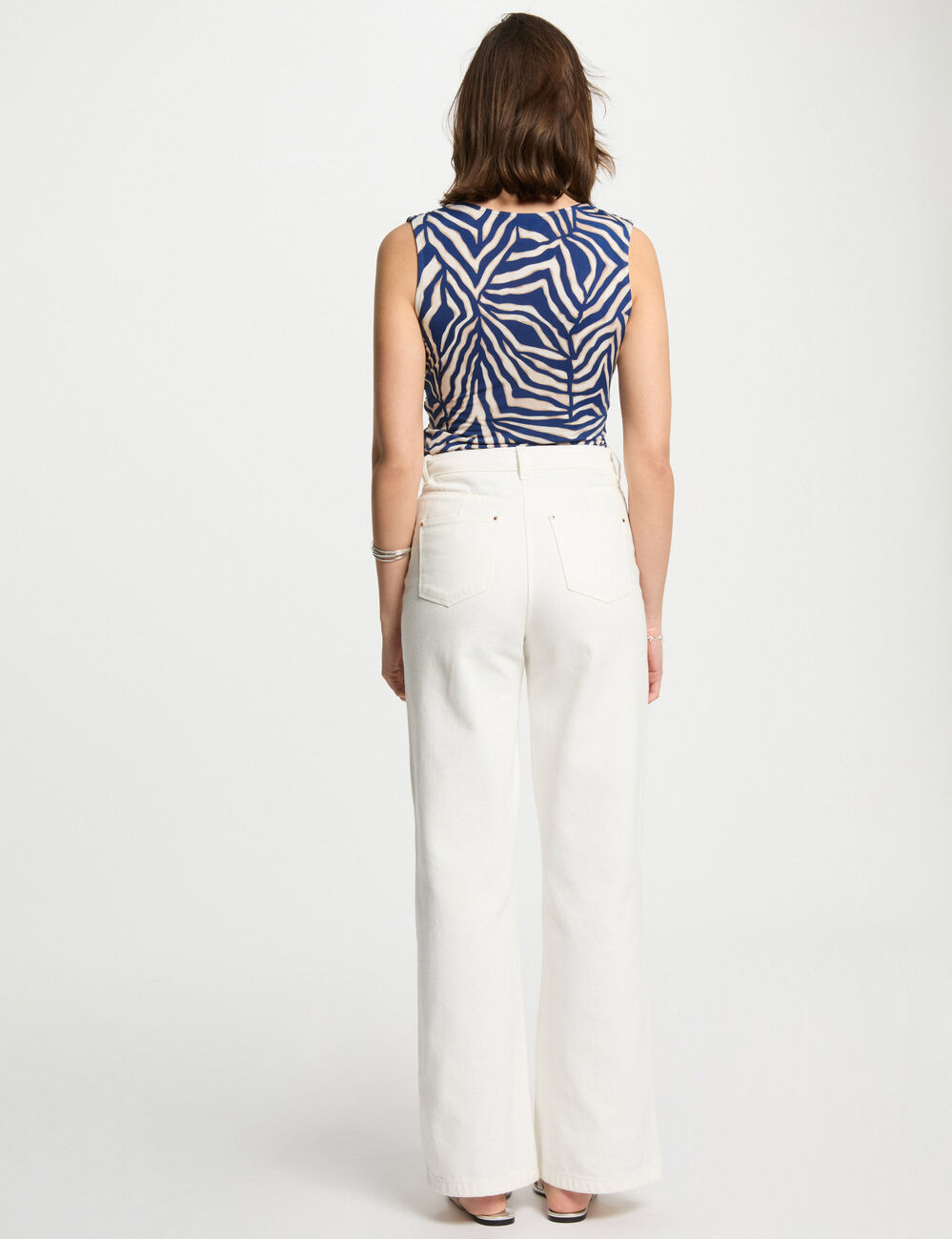 Mouwloze tanktop helder wit vrouw