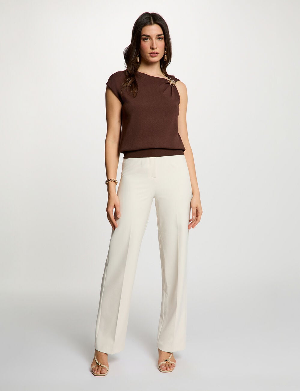 Asymmetrische mouwloze top donker bruin vrouw