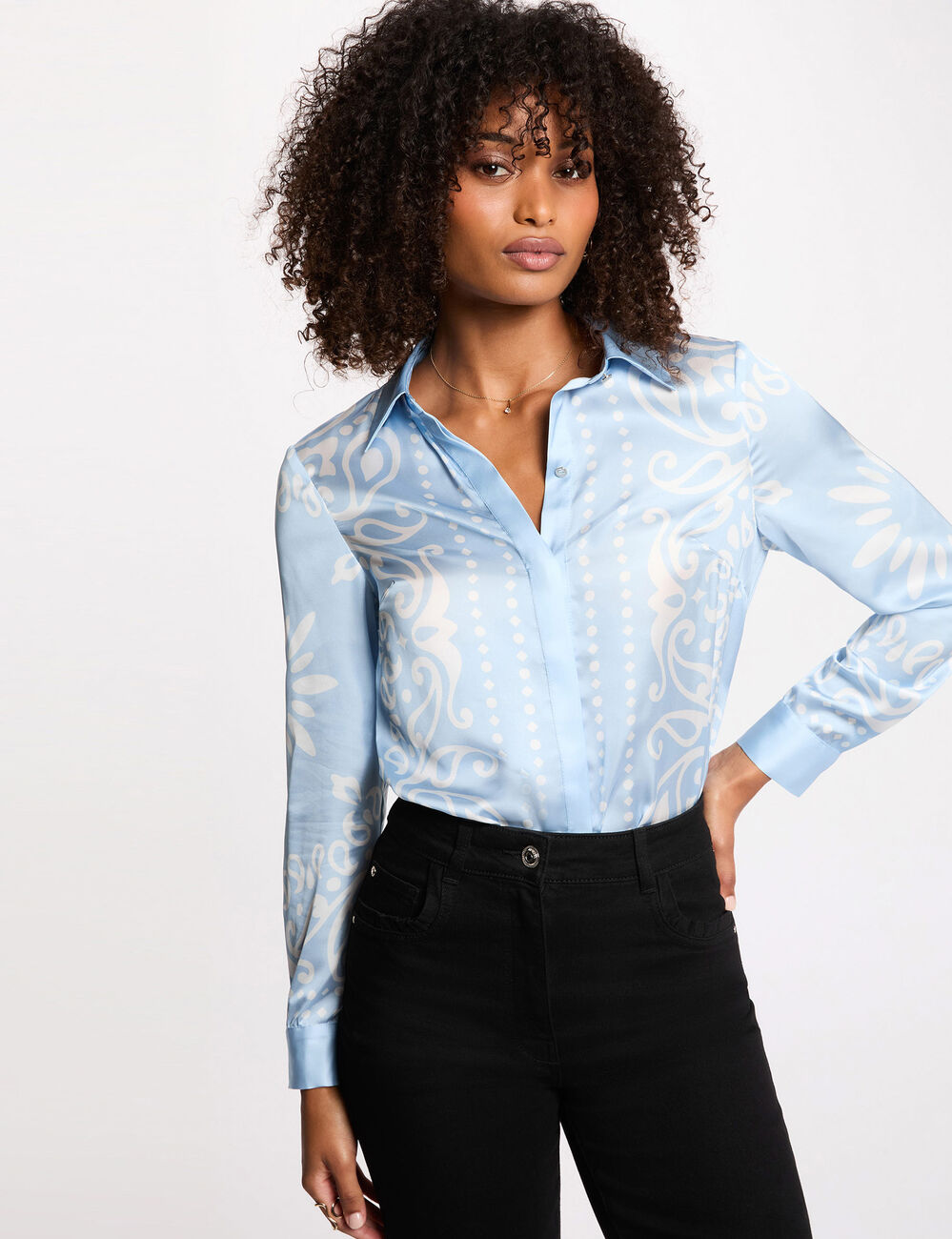 Chemise fluide imprim&eacute;e bleu ciel femme